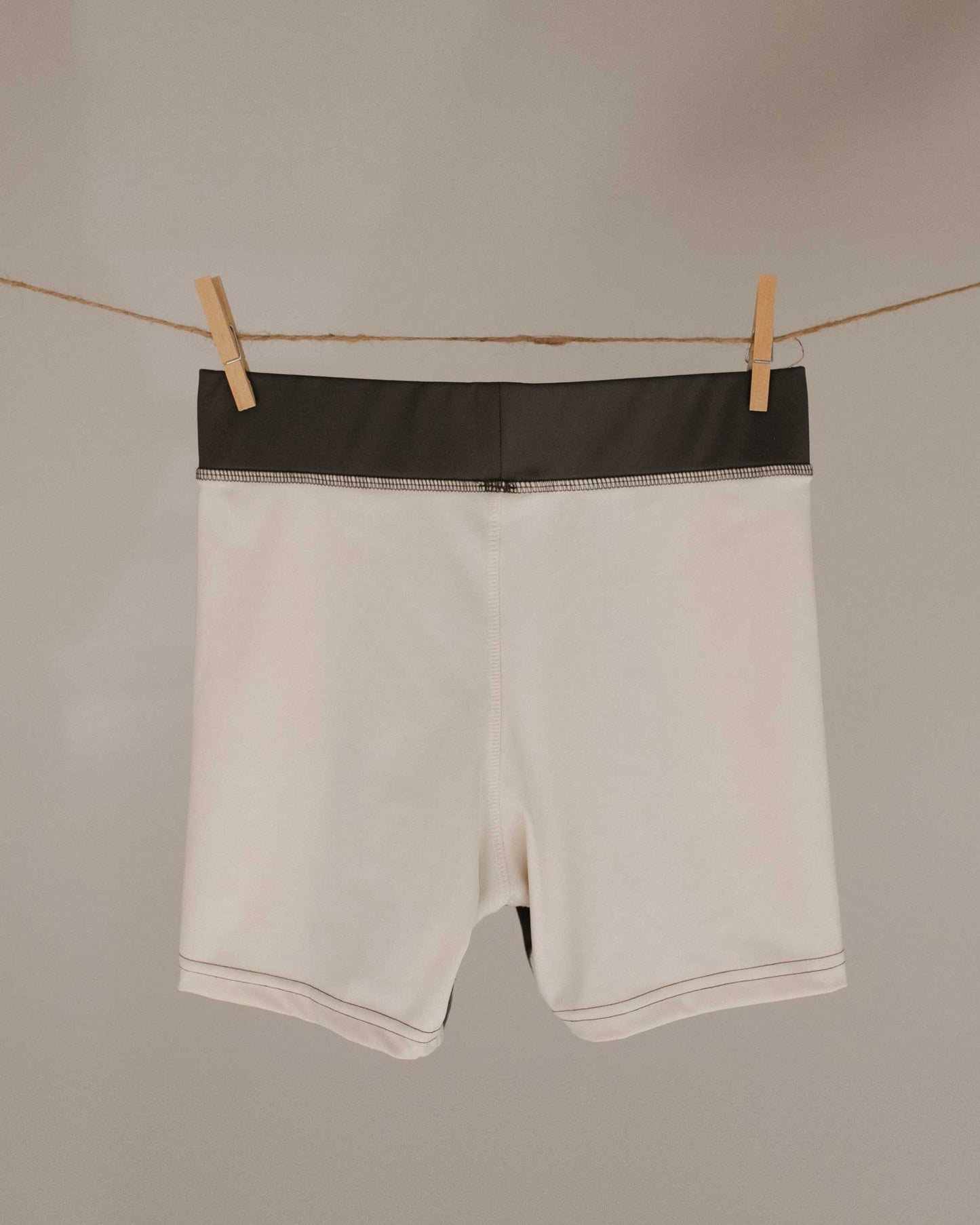 SAIL SHORT - Black Sand / Salt